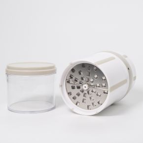 EasyGrater mit Auffangbehälter und Blick auf Reibeeinsatz