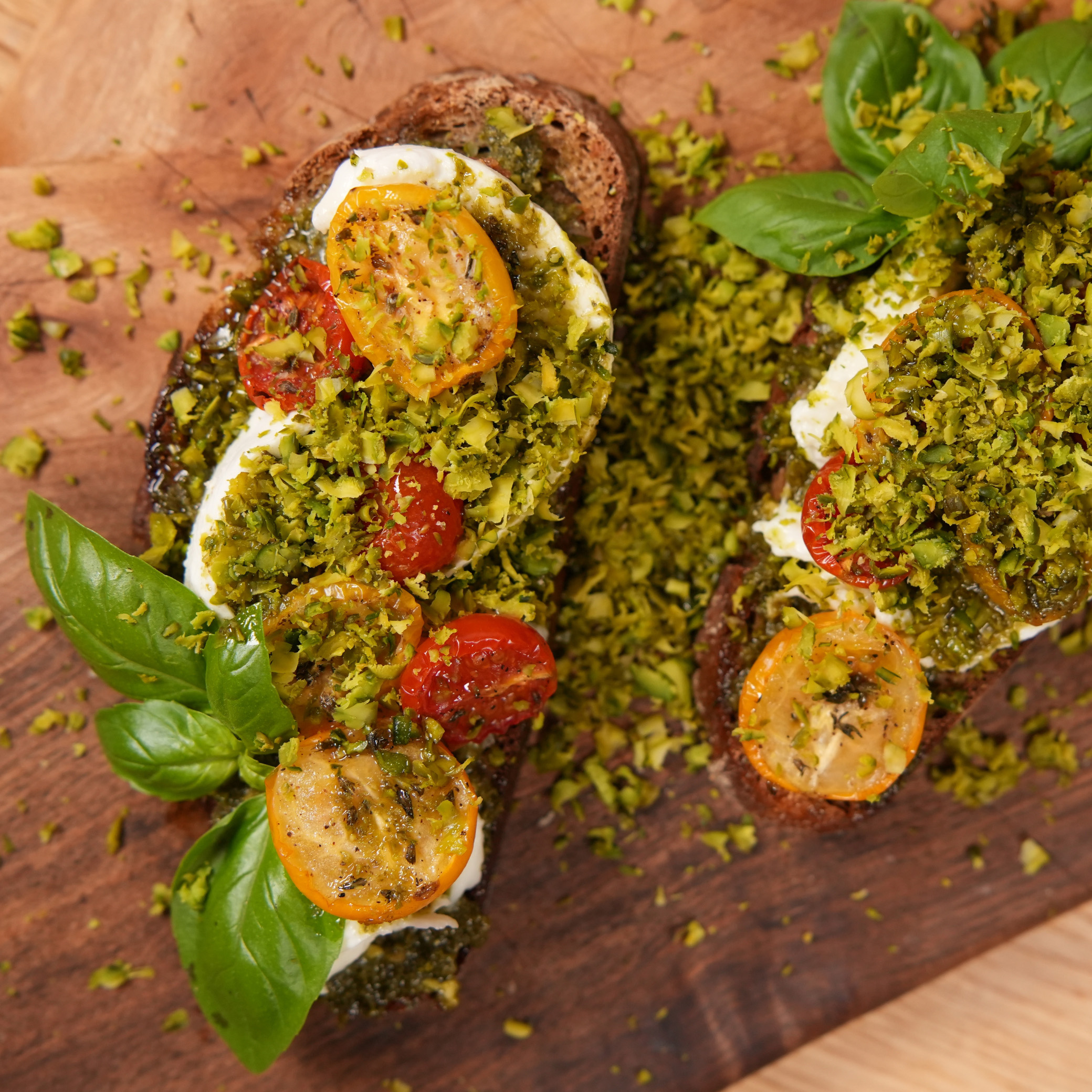 EasyGrater Rezeptbild für Rustikales Bauernbrot mit Bruschetta & Ofentomaten